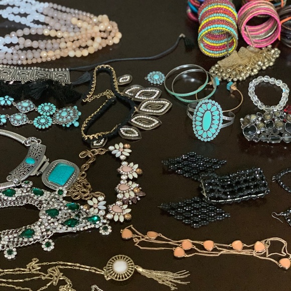 Mixed jewelry bundle - Picture 3 of 9